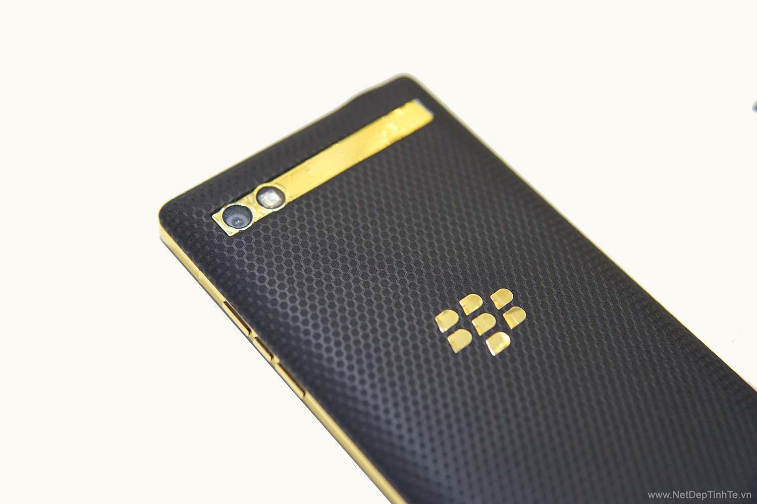 Skin-film-3M-dien-thoai-Porsche-Design-9983-F2-180k (4) Skin film 3M điện thoạii Porsche Design 9983 F2 180k