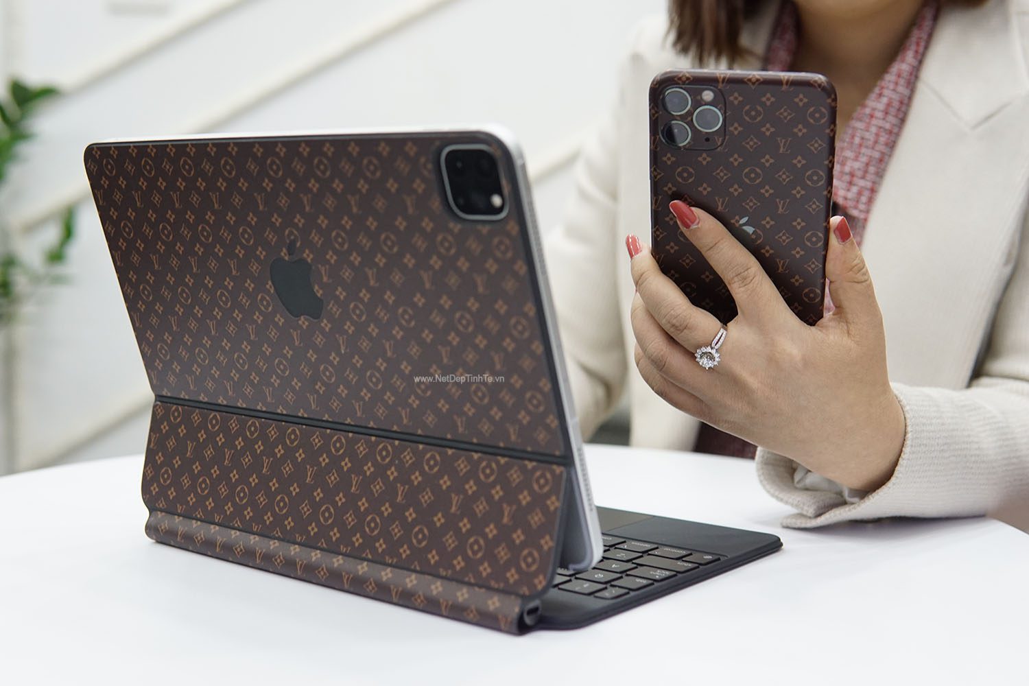 Mieng-dan-skin-3M-case-iPad-in-LV-400k (1)