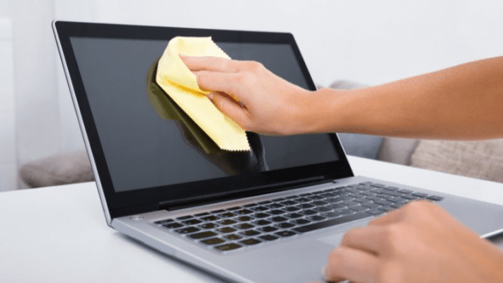 Bảo quản và vệ sinh miếng dán màn hình HP đúng cách
