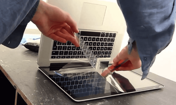 Thực hiện dán màn hình Laptop Asus tại nhà đơn giản dễ dàng 