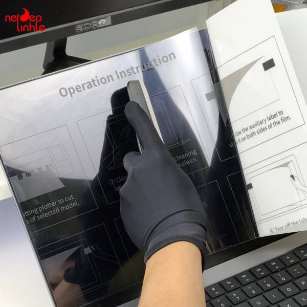 kiểm tra màn hình laptop sau khi dán
