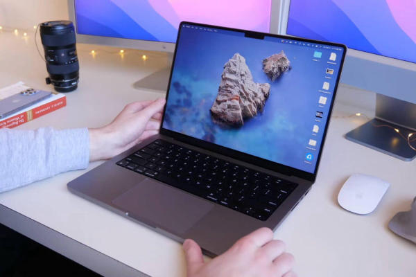 có nên dán màn hình MacBook Air và MacBook Pro
